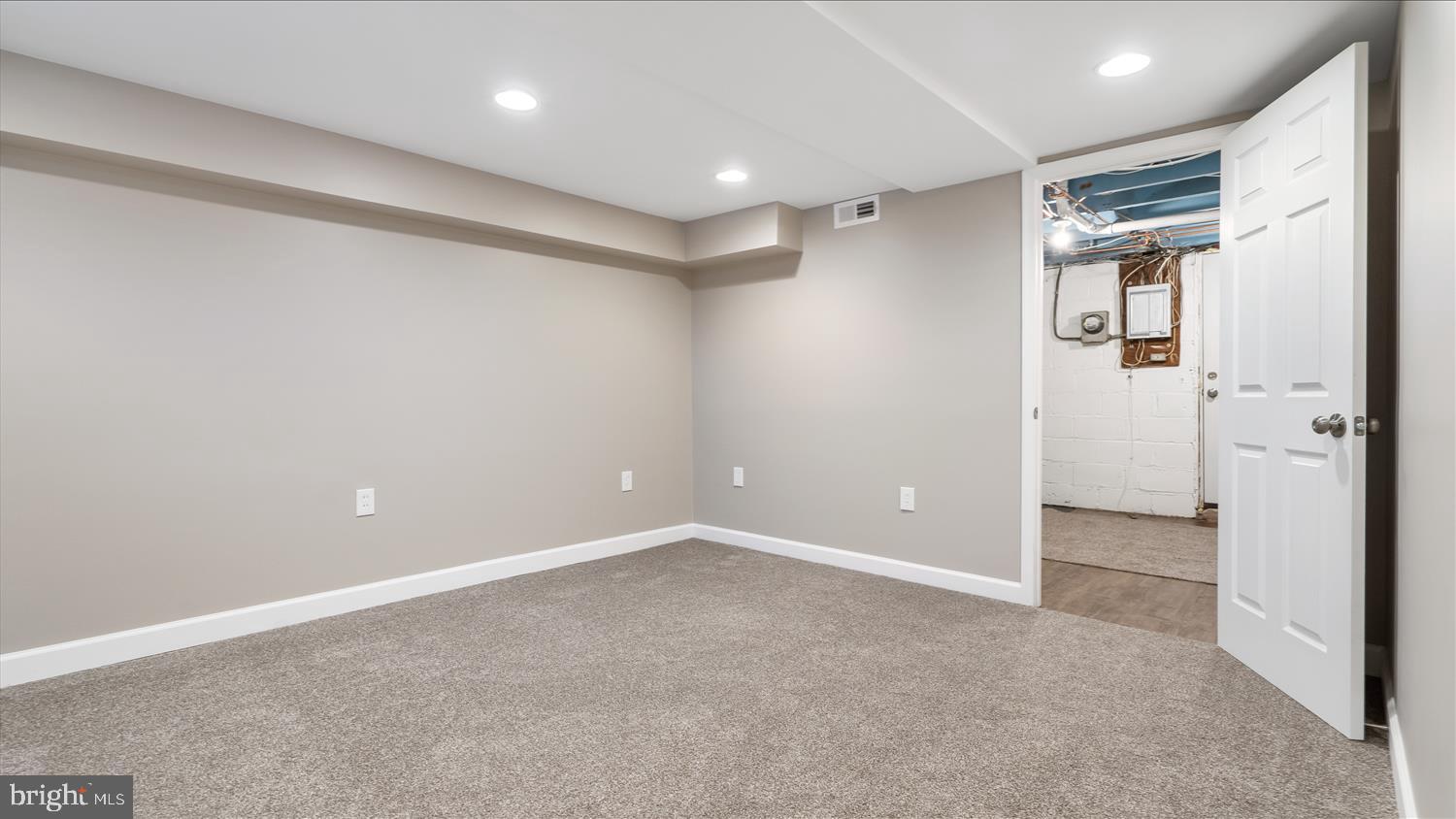90 Berkshire Road Baltimore, MD 21221 - Photo 16 of 36
