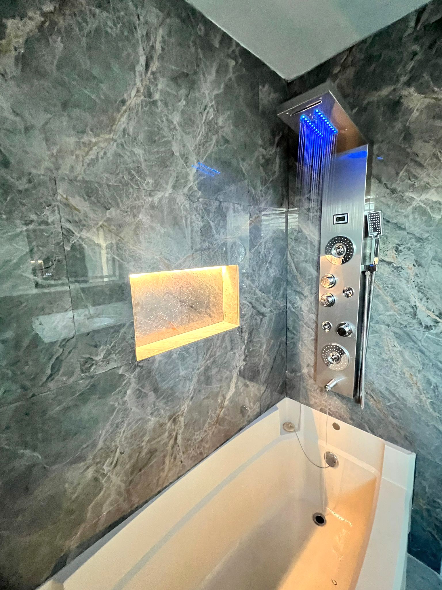 805 Sissom Road Killeen, TX 76541 - Photo 13 of 35 Full bath featuring tile walls and shower / tub combination