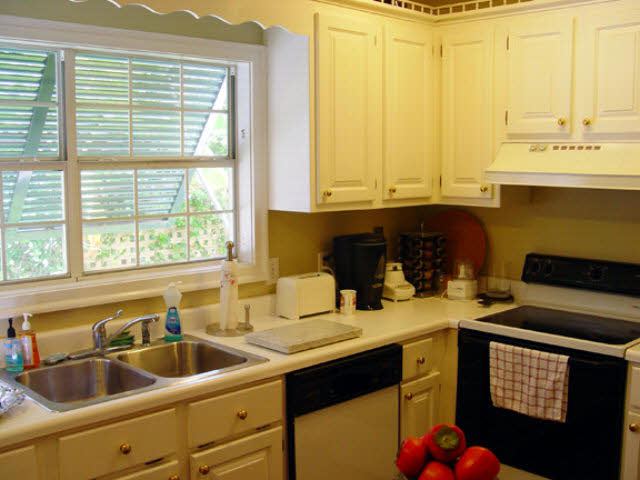 209 Fairhope Avenue Fairhope, AL 36532 - Photo 9 of 19 Kitchen right
