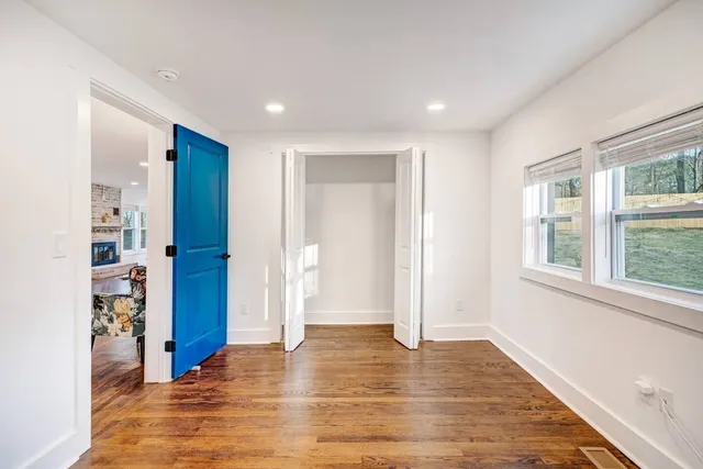 a view of livingroom with hardwood