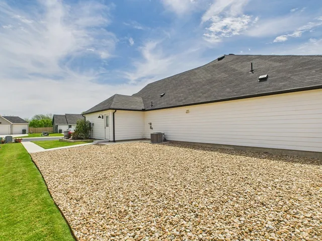 $3,200 | 724 Grace Lane, Fredericksburg, TX 78624