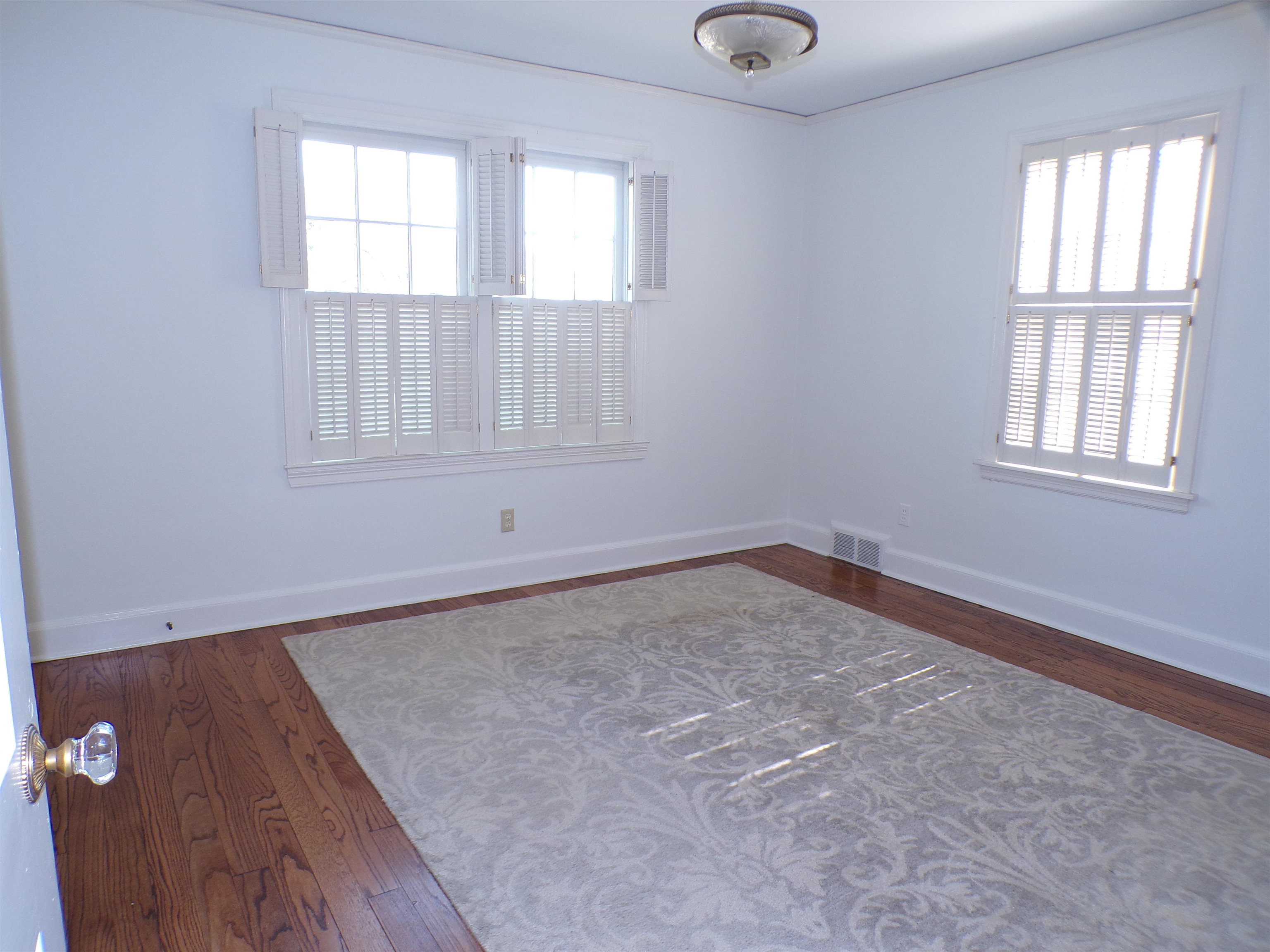 527 South Goodlett Street Memphis, TN 38117 - Photo 19 of 34 Shutters, Hardwood Floors and Smooth Ceilings