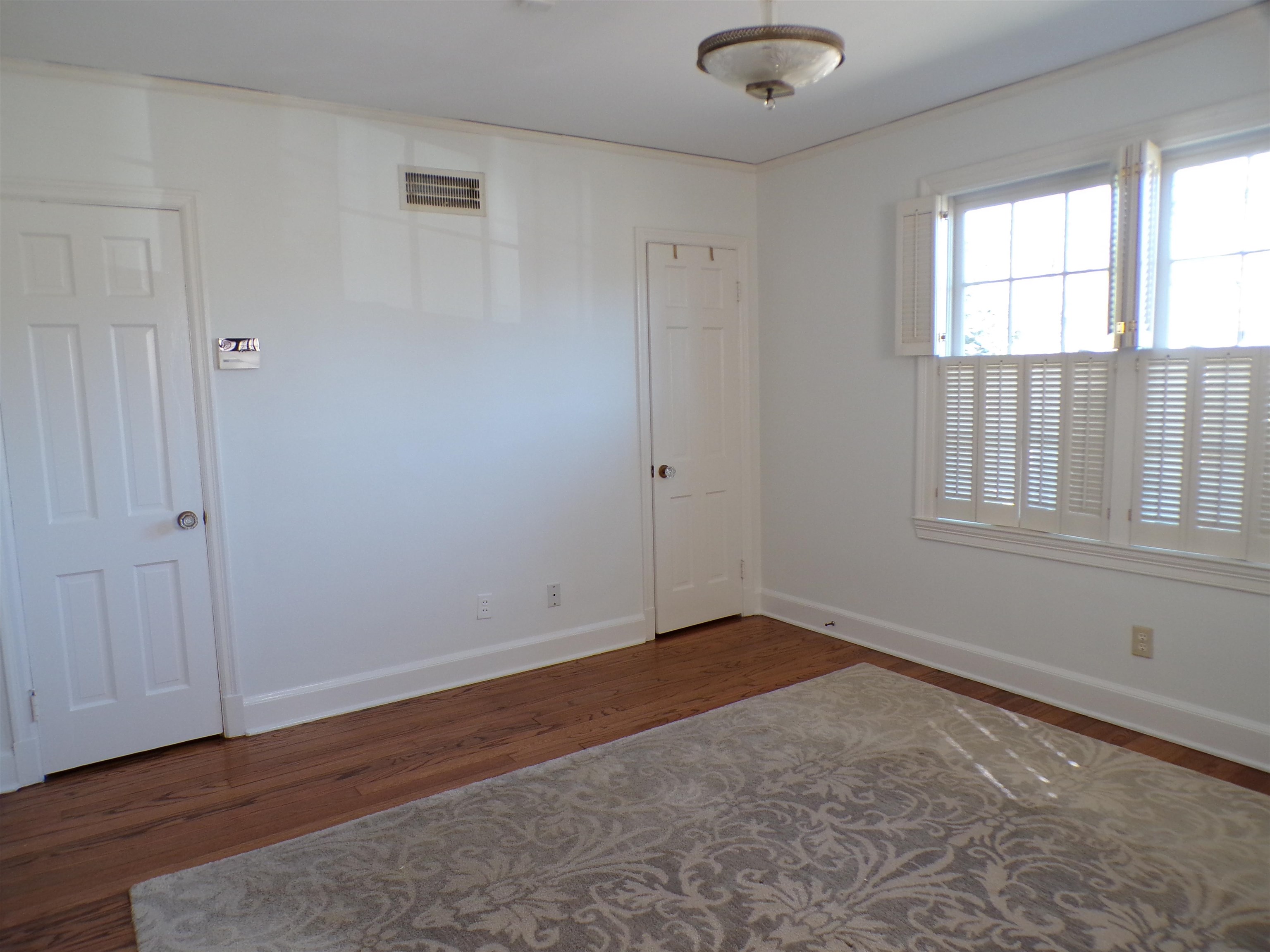 527 South Goodlett Street Memphis, TN 38117 - Photo 20 of 34 Double Closets