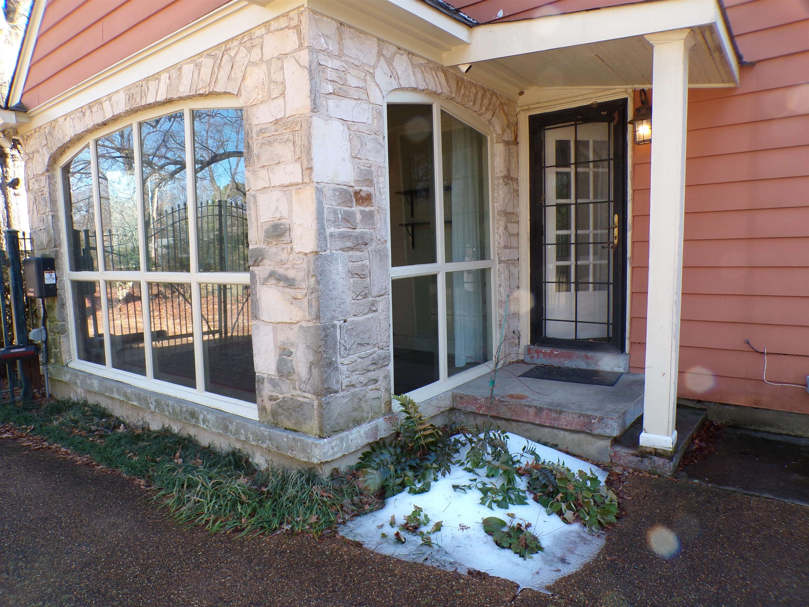 527 South Goodlett Street Memphis, TN 38117 - Photo 28 of 34 Covered Side Entry; Also View of Sunroom