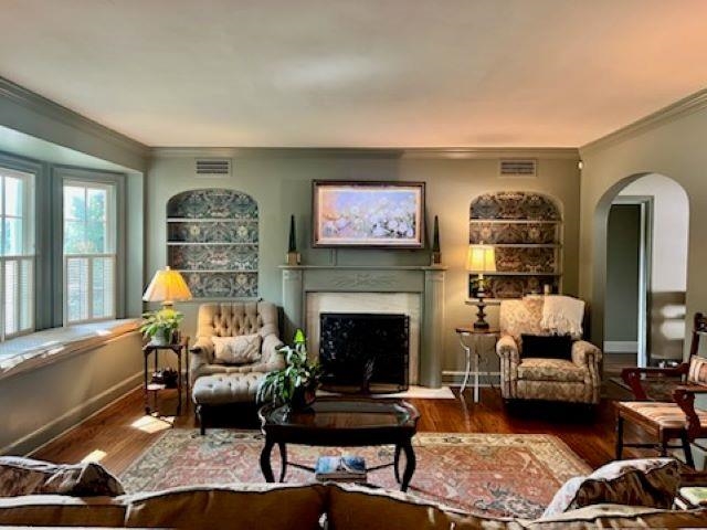 527 South Goodlett Street Memphis, TN 38117 - Photo 6 of 34 Gorgeous Room with Gas Fireplace flanked by Pretty Shelving; Bay Window for plenty of natural light; Smooth Ceilings throughout. These are not digital pictures but rather seller's decor before moving.