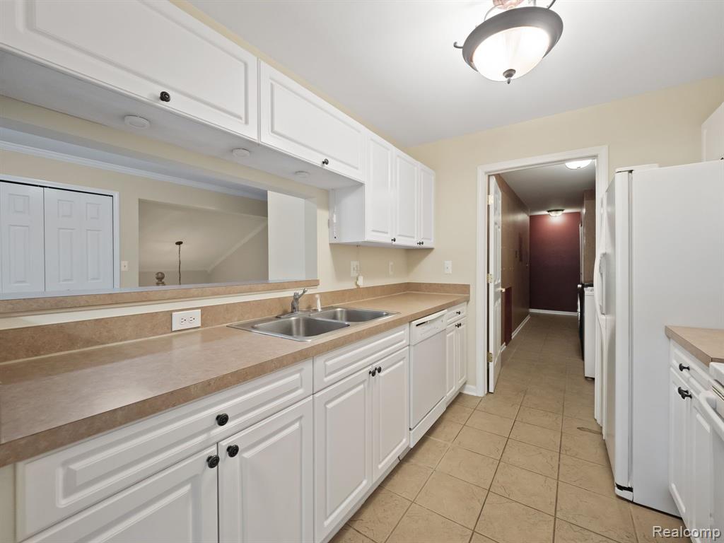 3607 Oakmonte Boulevard, Unit 37 Rochester, MI 48306 - Photo 14 of 25