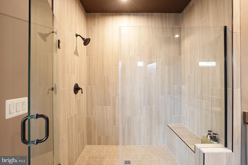 22170 Penelope Heights Terrace Ashburn, VA 20148 - Photo 31 of 61 a bathroom with a shower