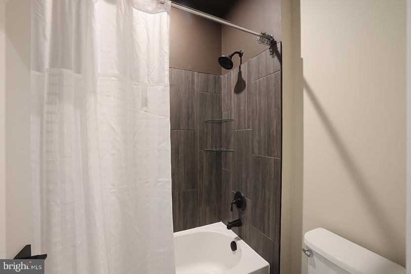 22170 Penelope Heights Terrace Ashburn, VA 20148 - Photo 40 of 61 a bathroom with a sink and toilet