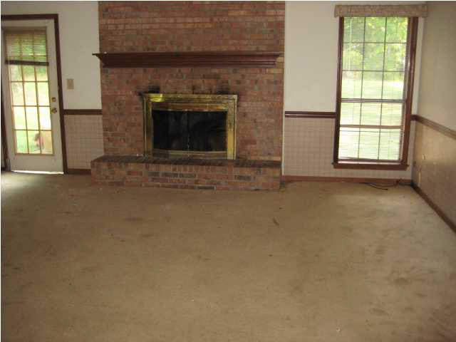 131 Dogwood Hill Road Canton, MS 39046 - Photo 5 of 7 Living room