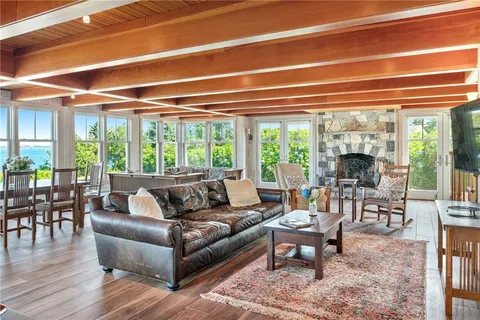 $4,999,000 | 4 Hull Cove Street, Jamestown, RI 02835