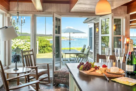 $4,999,000 | 4 Hull Cove Street, Jamestown, RI 02835