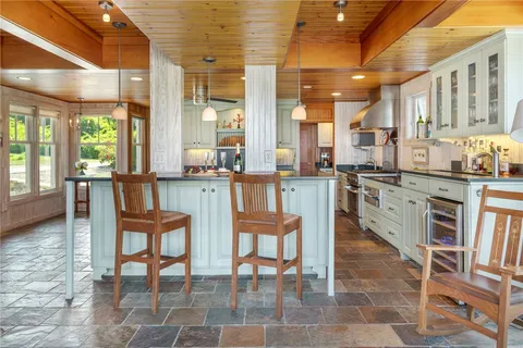 $4,999,000 | 4 Hull Cove Street, Jamestown, RI 02835