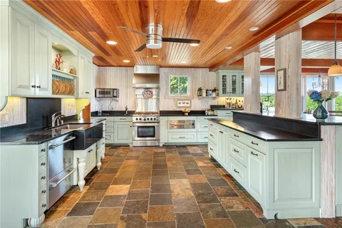 $4,999,000 | 4 Hull Cove Street, Jamestown, RI 02835