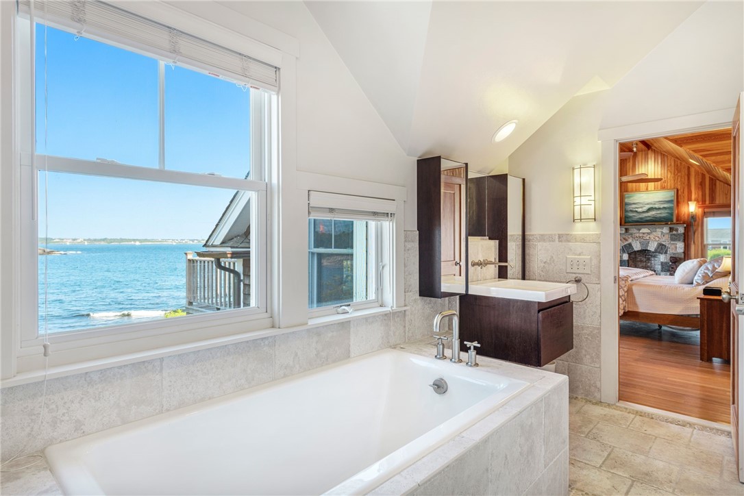 4 Hull Cove Street Jamestown, RI 02835 - Photo 44 of 49 Primary Bath