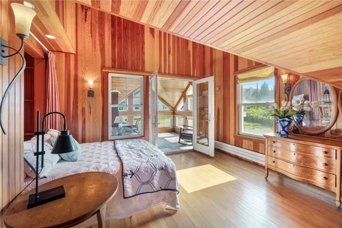 $4,999,000 | 4 Hull Cove Street, Jamestown, RI 02835