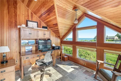 $4,999,000 | 4 Hull Cove Street, Jamestown, RI 02835