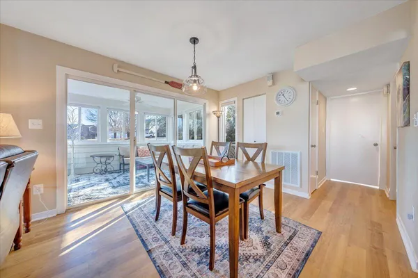 $979,700 | 27 Peninsula Point Drive, Moneta, VA 24121