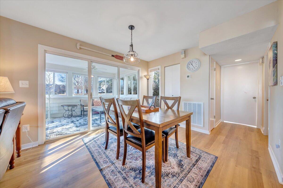 27 Peninsula Point Drive Moneta, VA 24121 - Photo 11 of 96 011-MIB03465