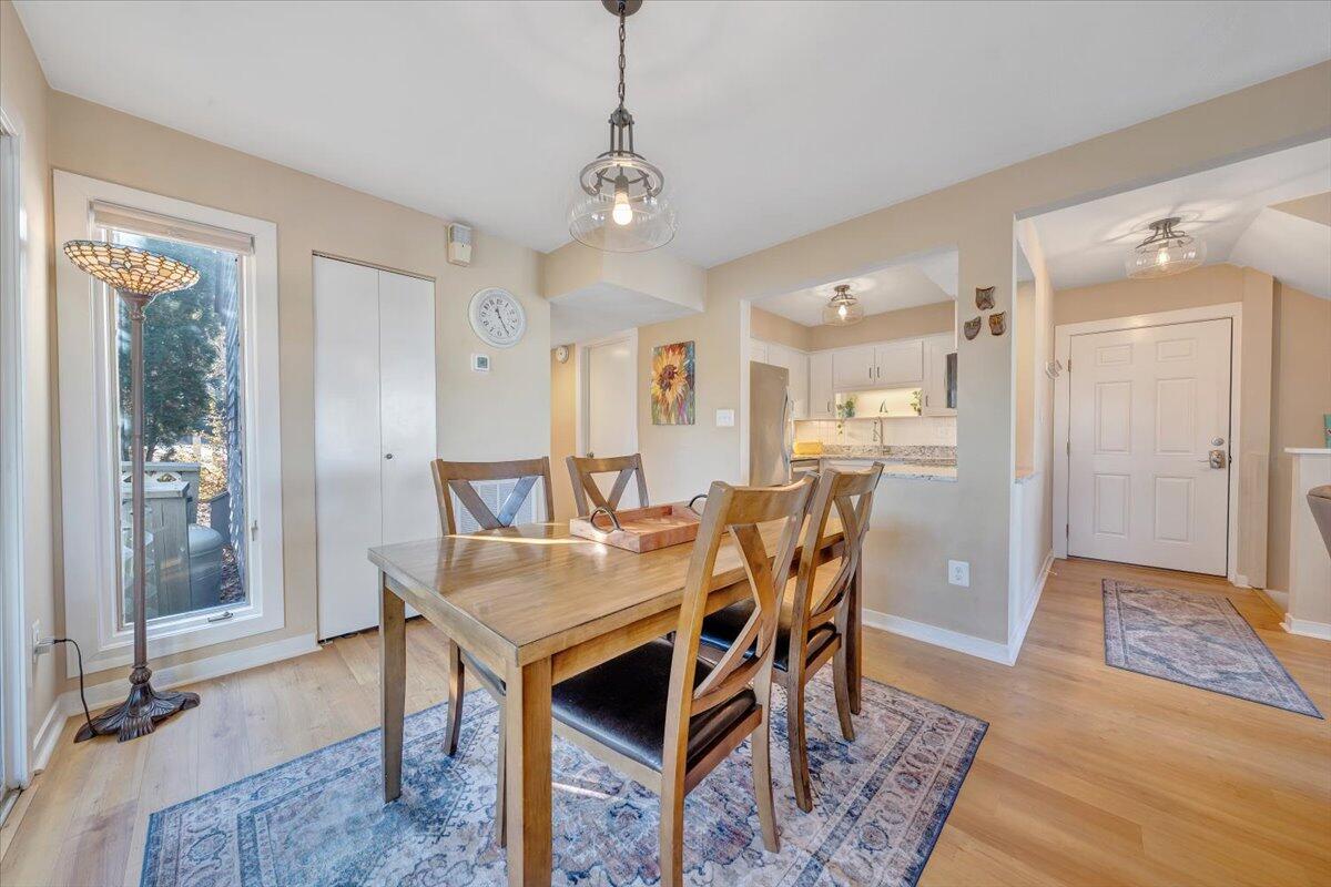 27 Peninsula Point Drive Moneta, VA 24121 - Photo 12 of 96 012-MIB03468