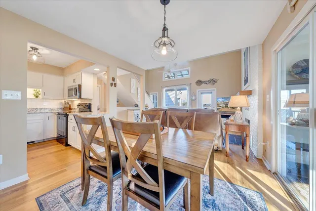 $999,990 | 27 Peninsula Point Drive, Moneta, VA 24121