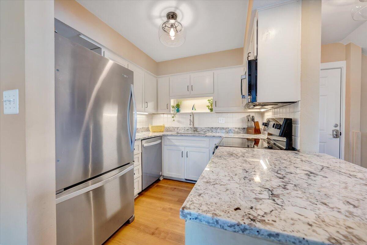 27 Peninsula Point Drive Moneta, VA 24121 - Photo 14 of 96 014-MIB03480