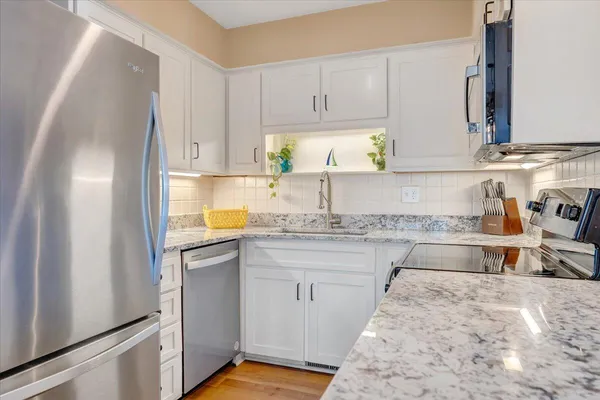 $979,700 | 27 Peninsula Point Drive, Moneta, VA 24121