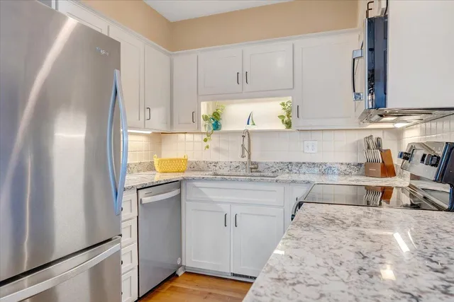 $999,990 | 27 Peninsula Point Drive, Moneta, VA 24121