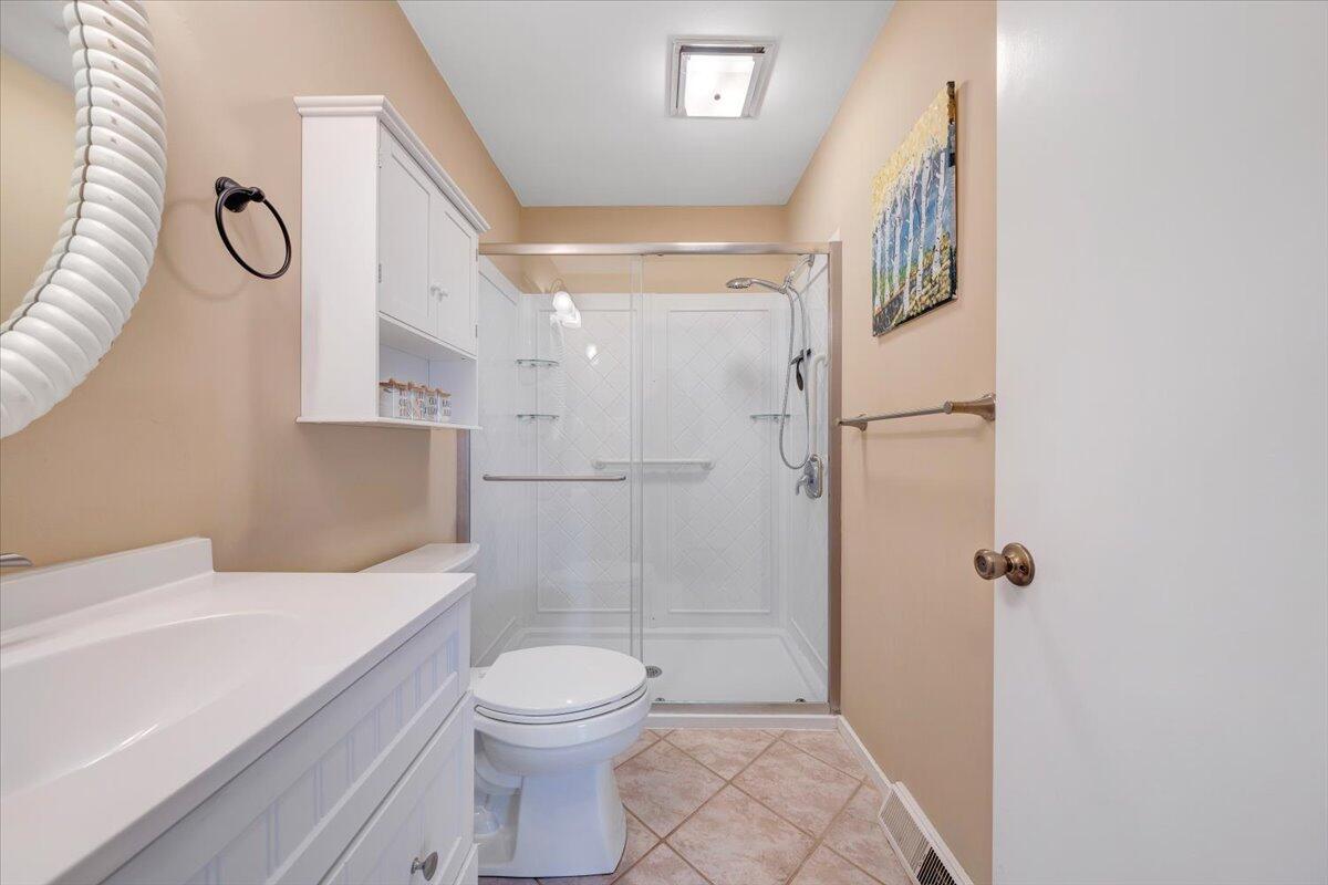 27 Peninsula Point Drive Moneta, VA 24121 - Photo 20 of 96 020-MIB03492