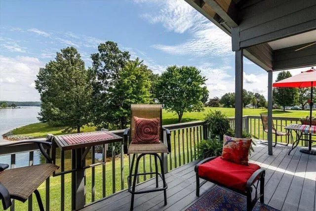 $999,990 | 27 Peninsula Point Drive, Moneta, VA 24121