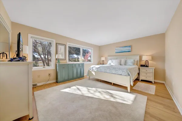 $979,700 | 27 Peninsula Point Drive, Moneta, VA 24121