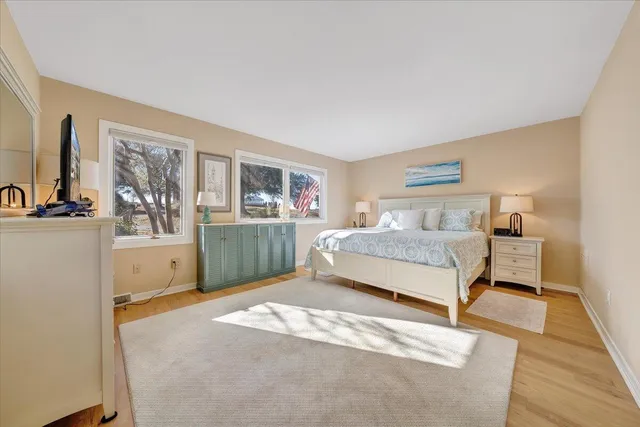 $999,990 | 27 Peninsula Point Drive, Moneta, VA 24121