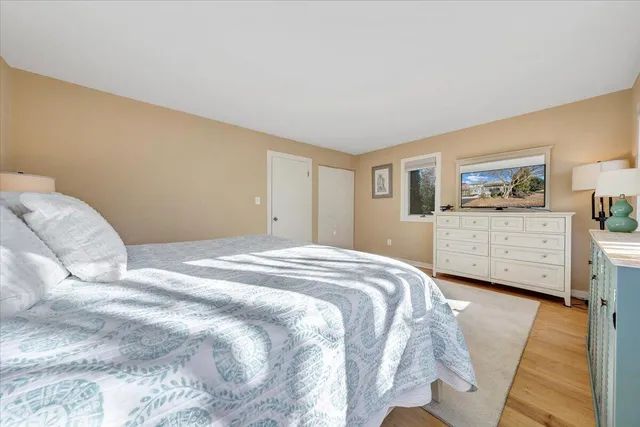 $999,990 | 27 Peninsula Point Drive, Moneta, VA 24121