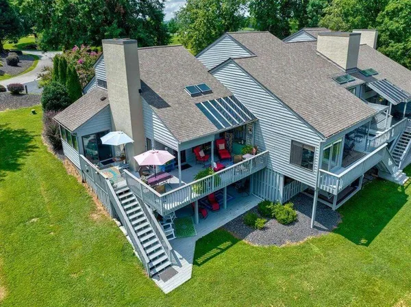 $979,700 | 27 Peninsula Point Drive, Moneta, VA 24121