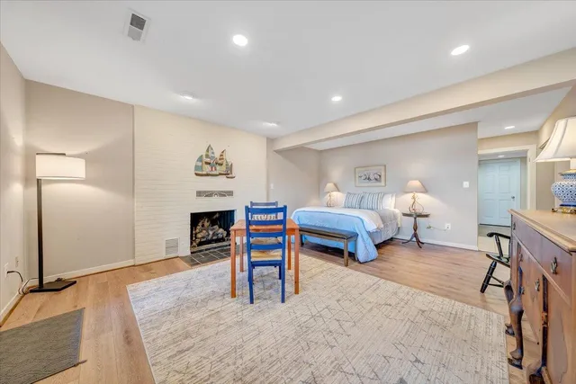 $999,990 | 27 Peninsula Point Drive, Moneta, VA 24121