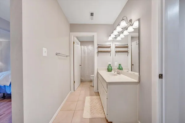 $979,700 | 27 Peninsula Point Drive, Moneta, VA 24121