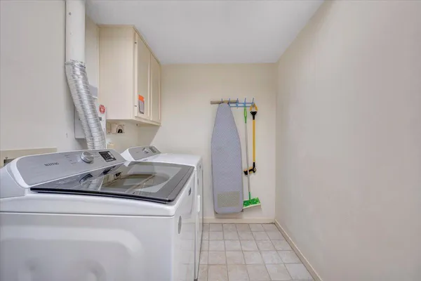 $979,700 | 27 Peninsula Point Drive, Moneta, VA 24121