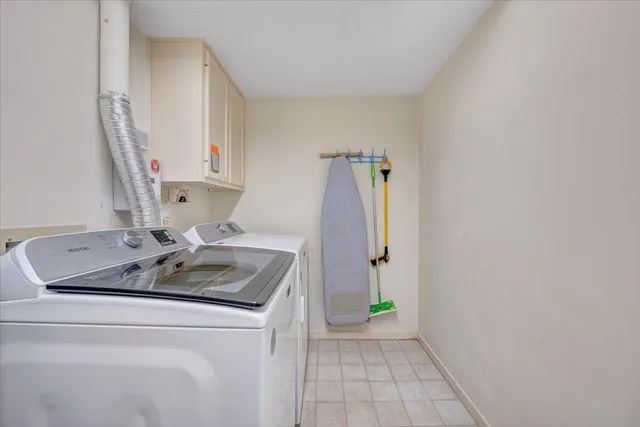 $999,990 | 27 Peninsula Point Drive, Moneta, VA 24121