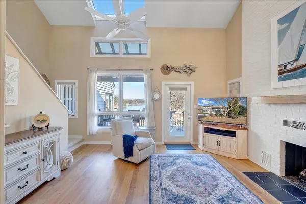 $979,700 | 27 Peninsula Point Drive, Moneta, VA 24121