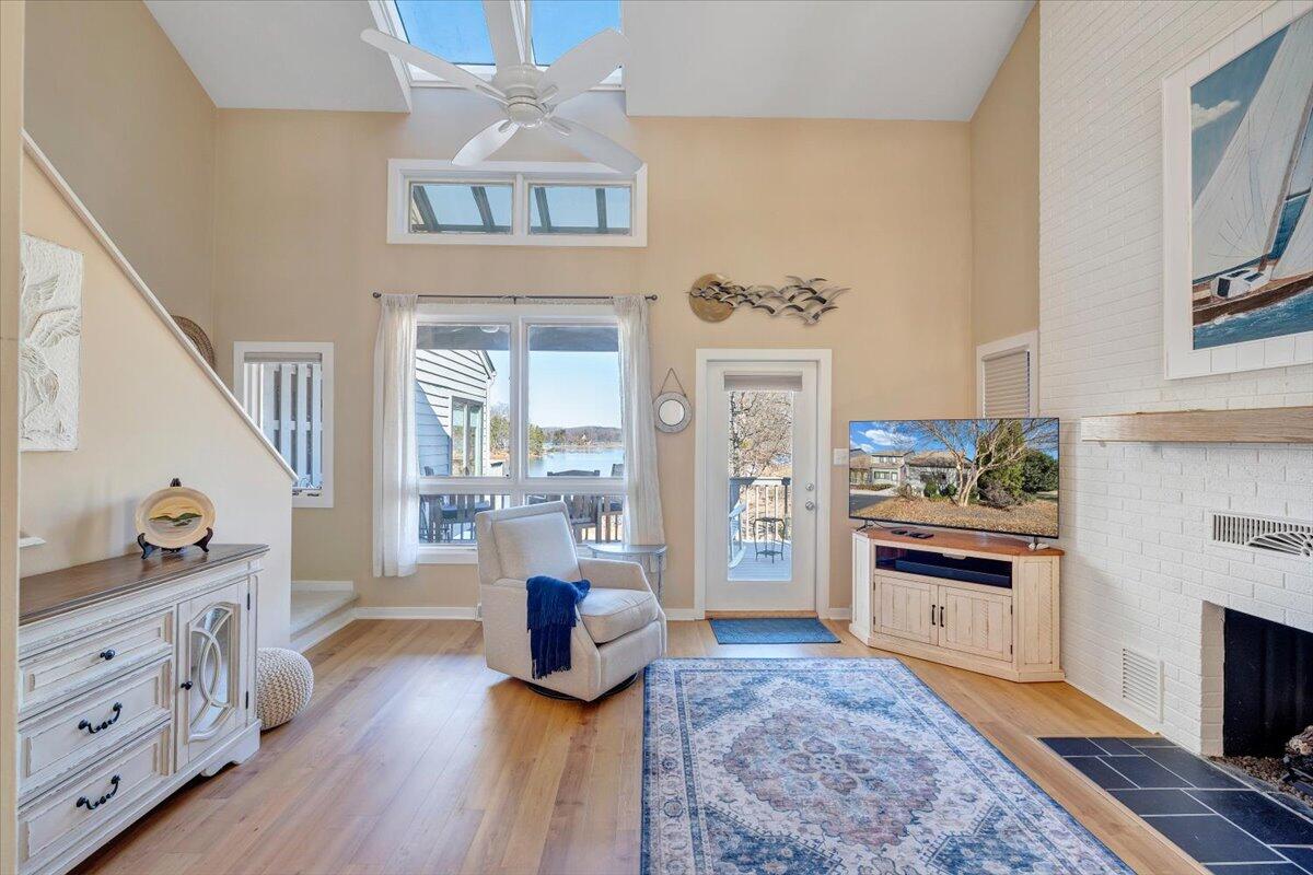 27 Peninsula Point Drive Moneta, VA 24121 - Photo 4 of 96 004-MIB03513