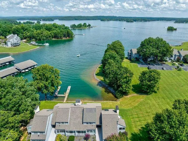 $979,700 | 27 Peninsula Point Drive, Moneta, VA 24121