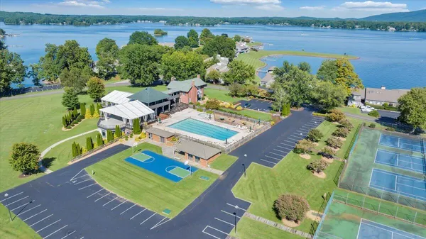 $979,700 | 27 Peninsula Point Drive, Moneta, VA 24121