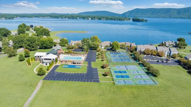 $999,990 | 27 Peninsula Point Drive, Moneta, VA 24121