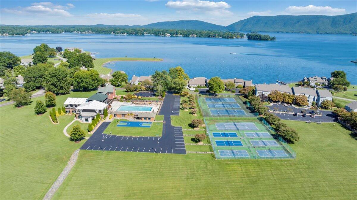 27 Peninsula Point Drive Moneta, VA 24121 - Photo 46 of 96 060-DJI_20240905141658_0013_D_MIB