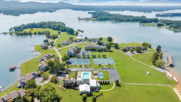 $979,700 | 27 Peninsula Point Drive, Moneta, VA 24121