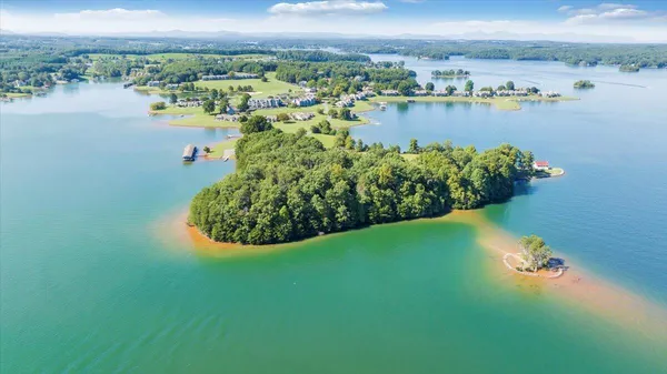$979,700 | 27 Peninsula Point Drive, Moneta, VA 24121
