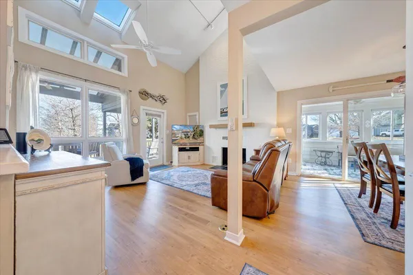 $979,700 | 27 Peninsula Point Drive, Moneta, VA 24121