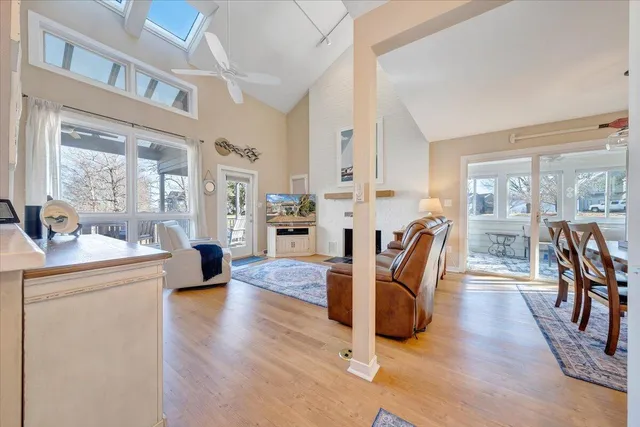 $999,990 | 27 Peninsula Point Drive, Moneta, VA 24121