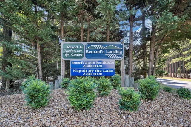 $999,990 | 27 Peninsula Point Drive, Moneta, VA 24121