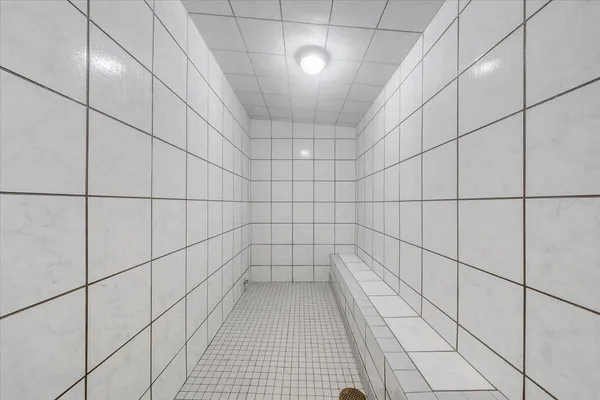 $979,700 | 27 Peninsula Point Drive, Moneta, VA 24121