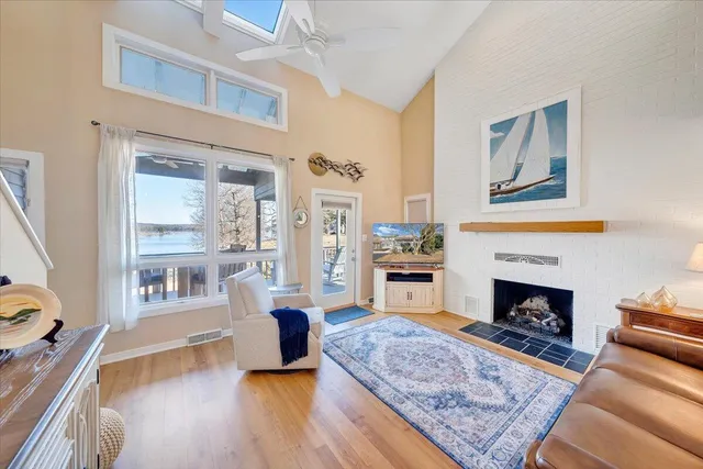 $999,990 | 27 Peninsula Point Drive, Moneta, VA 24121